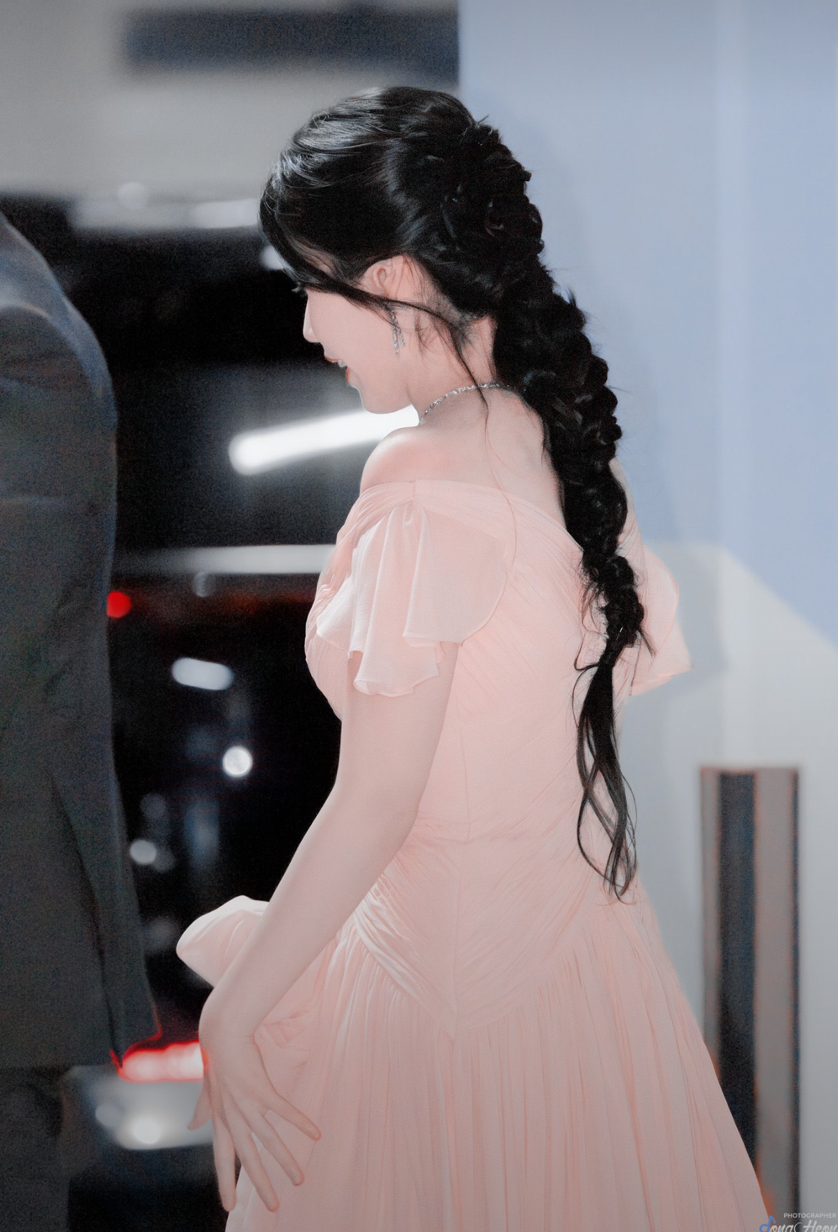 Behind-the-scenes cut of IU