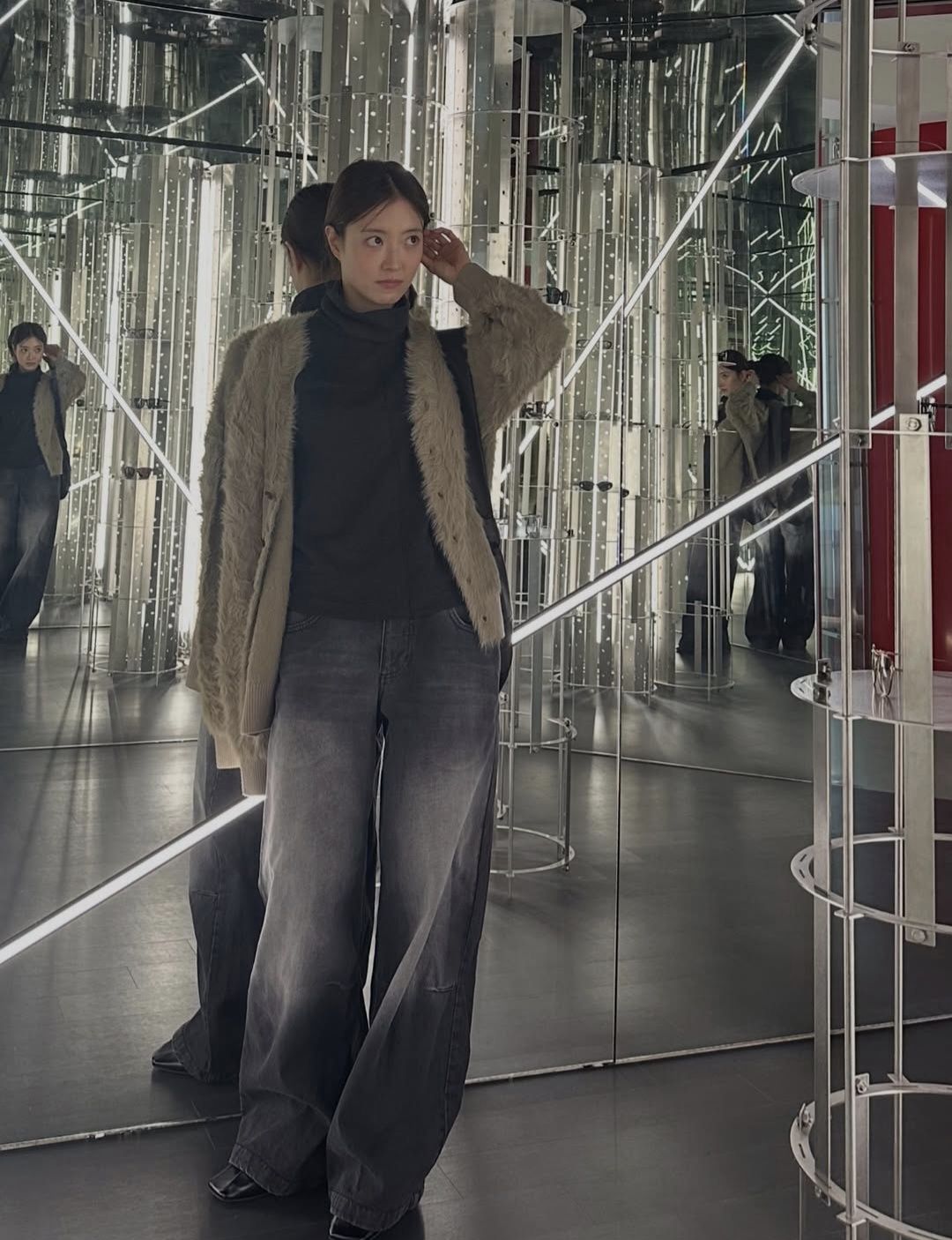 Behind-the-scenes cut of Lee Seyoung