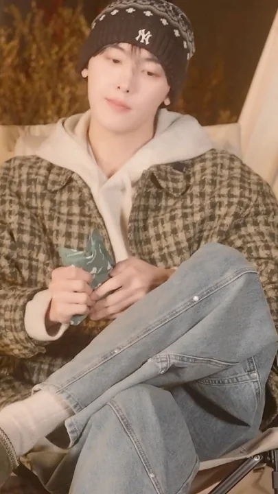 Recent activity shot of Cha Eunwoo