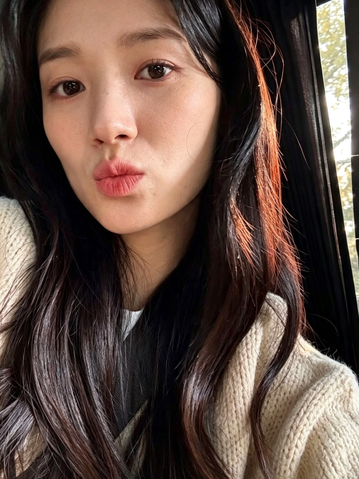 Behind-the-scenes cut of Kim Hyeyoon