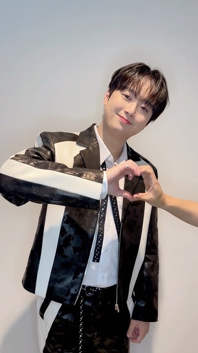 Emotional wallpaper shared by fans for Lee Chanwon
