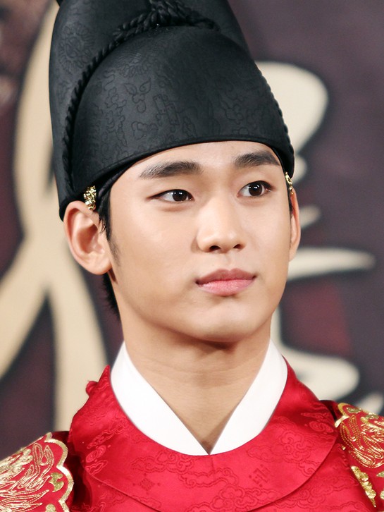 Behind-the-scenes cut of Kim Soohyun