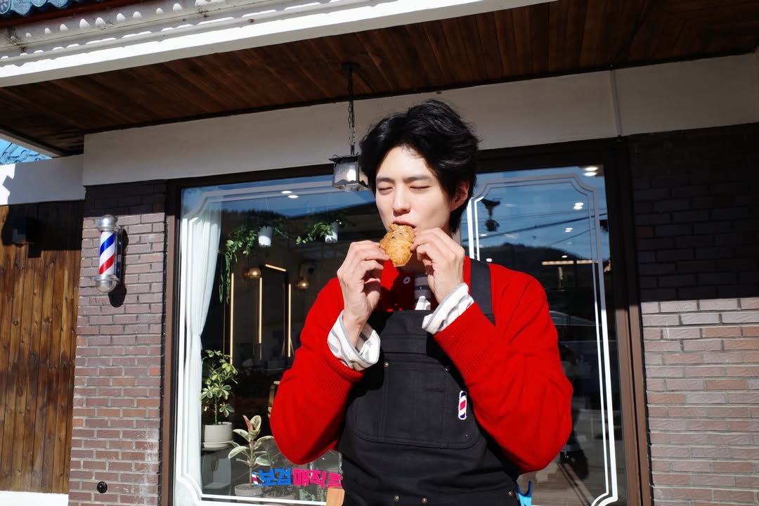 Recent activity shot of Park Bogum