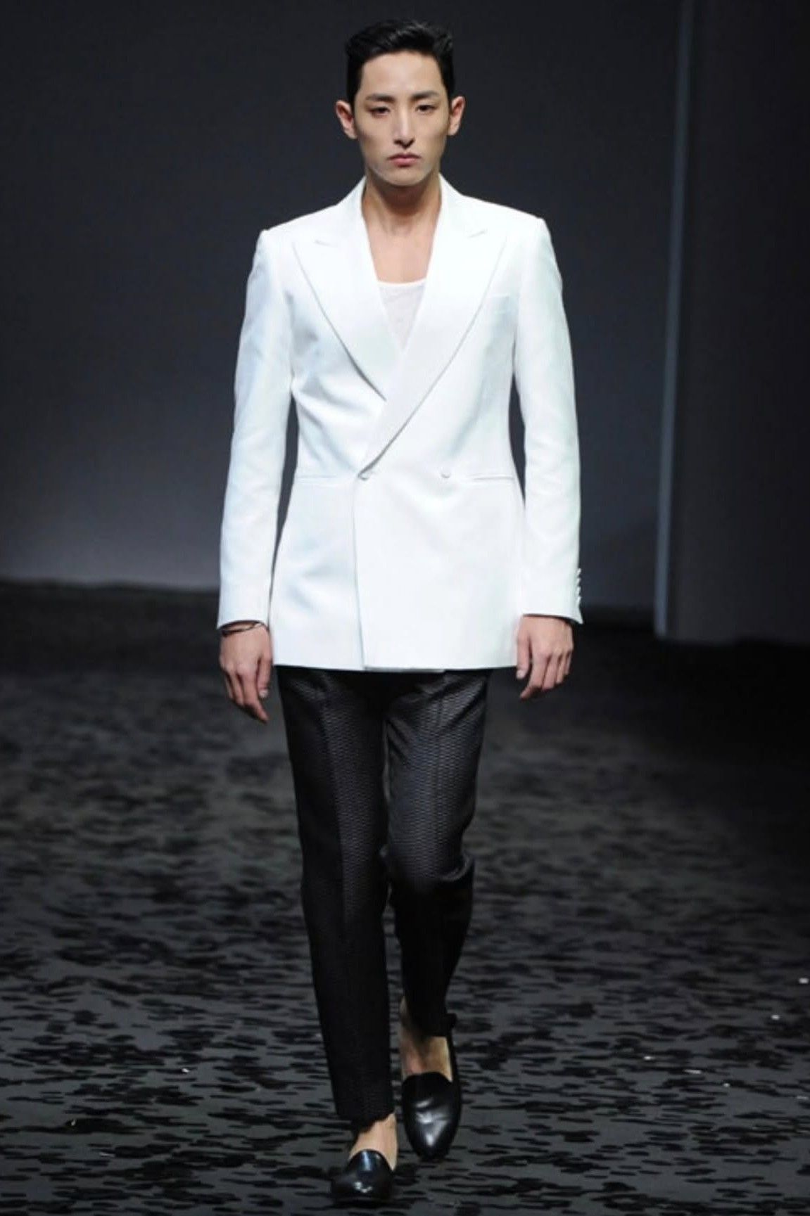 粉丝拍下的李洙赫瞬间