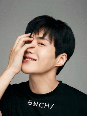 Behind-the-scenes cut of Kim Seonho