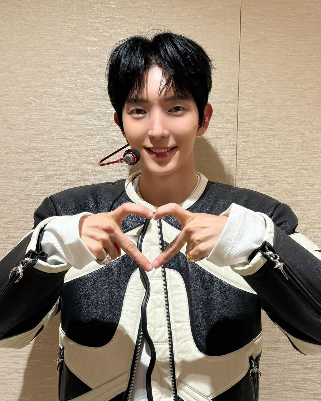 Behind-the-scenes cut of Lee Joongi