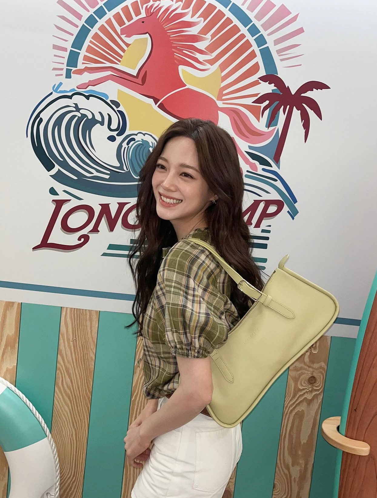 Behind-the-scenes cut of Kim Sejeong