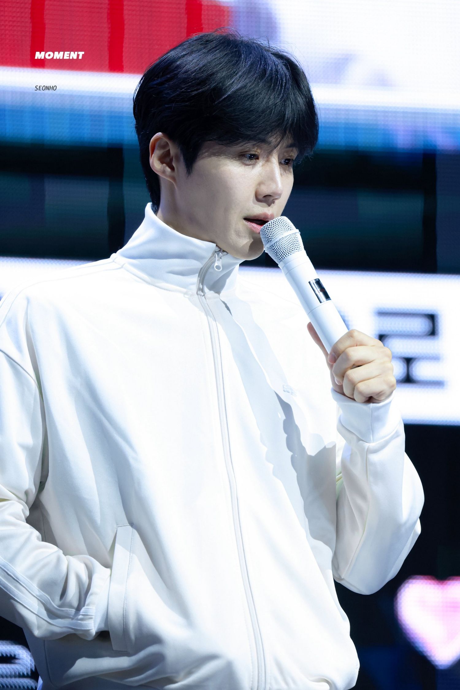 A moment captured by a fan of Kim Seonho