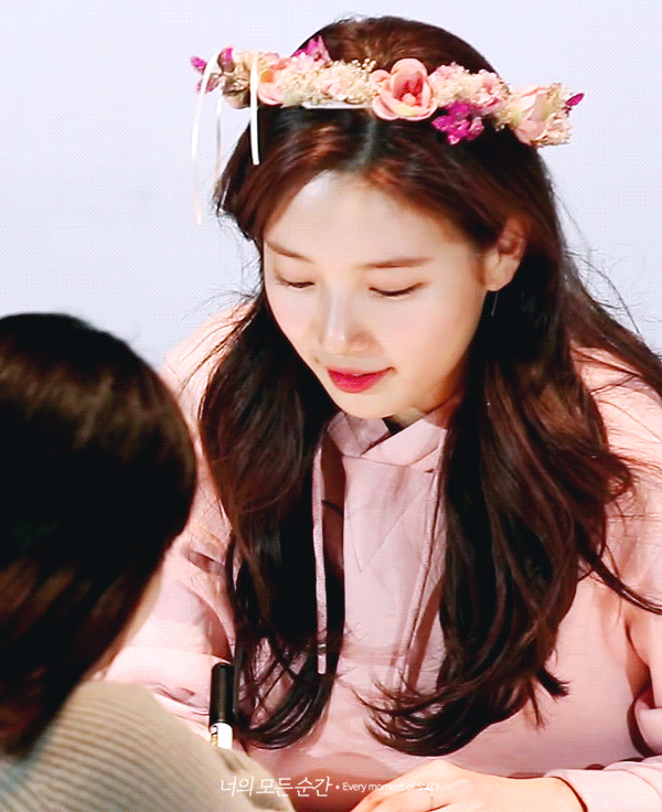 A moment captured by a fan of Bae Suzy