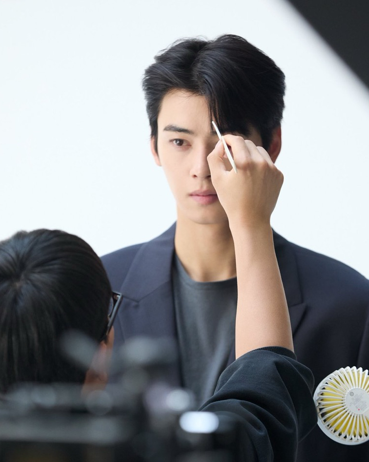 Latest photo of Cha Eunwoo