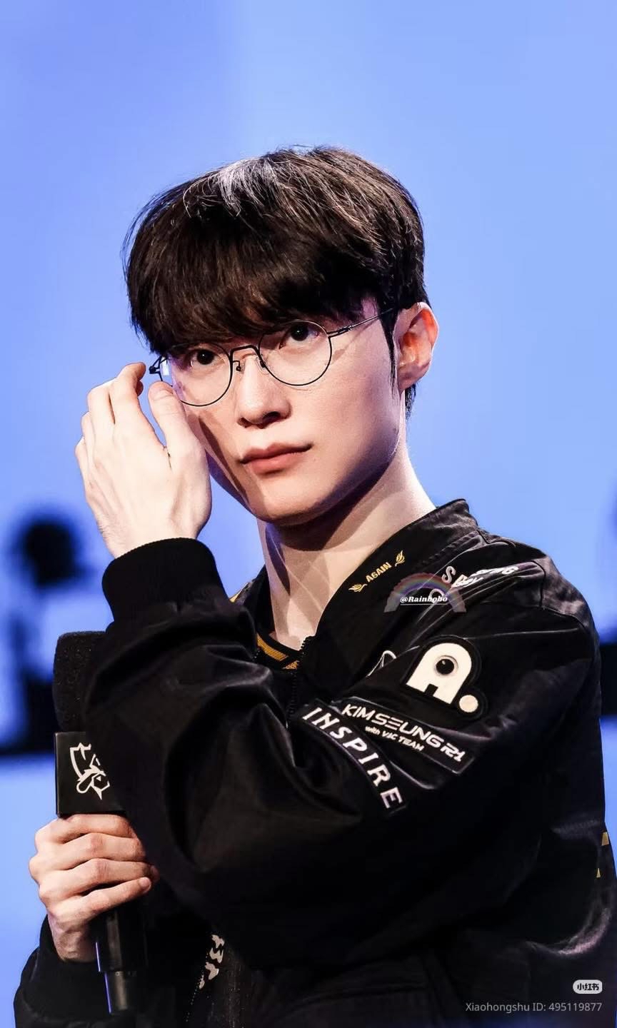 最爱偶像名人粉丝团推荐的Faker背景图片