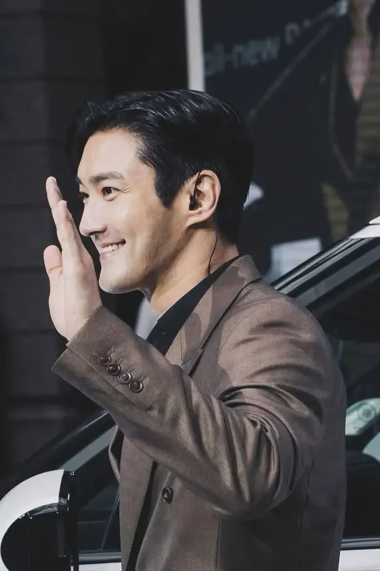 Behind-the-scenes cut of Choi Siwon