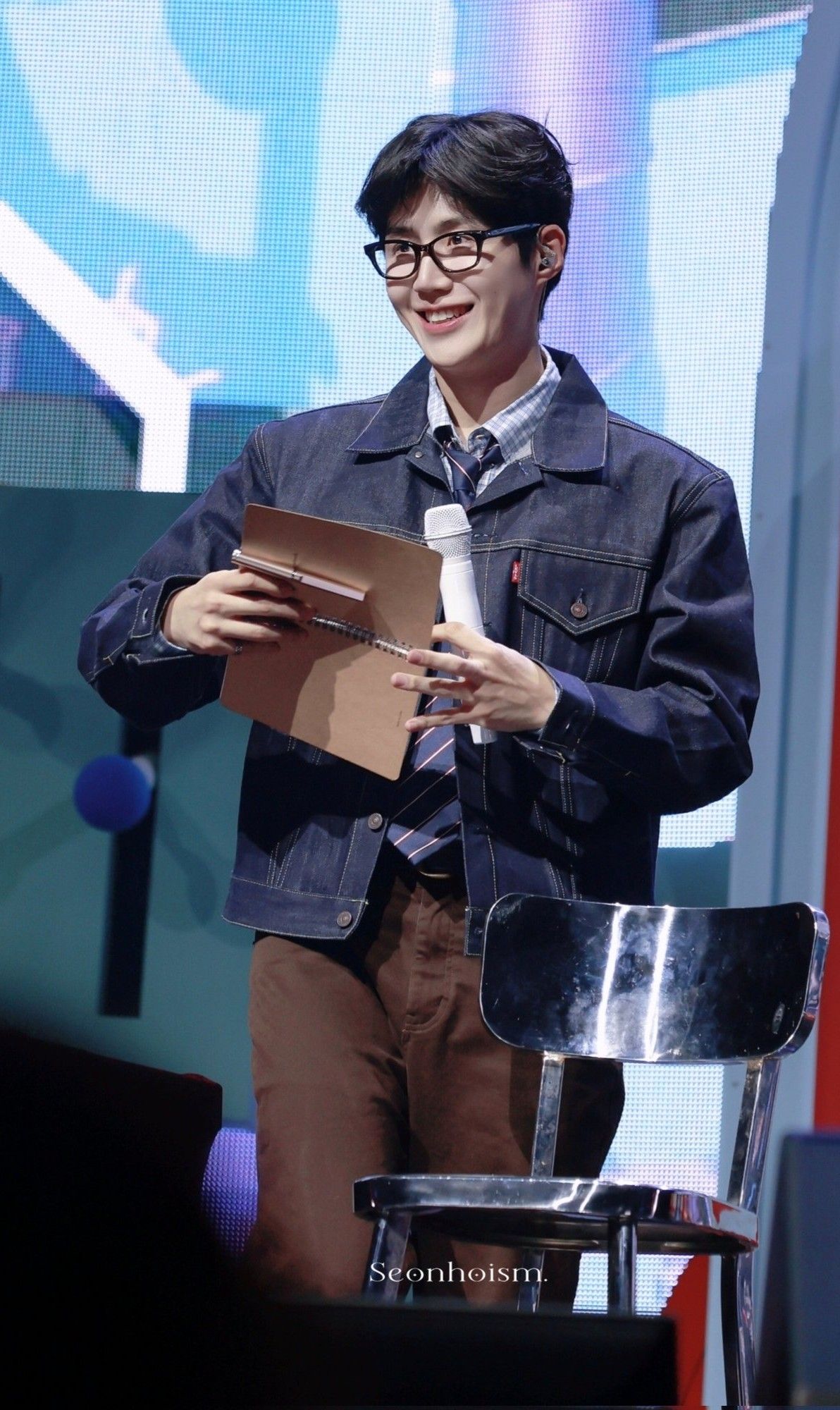 Behind-the-scenes cut of Kim Seonho