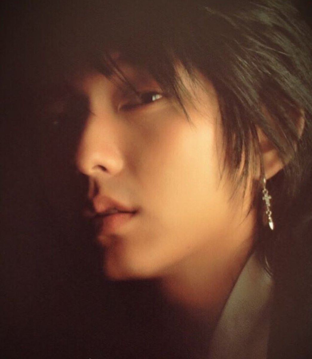 Behind-the-scenes cut of Lee Joongi