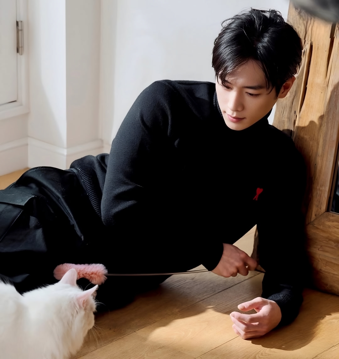 Recent activity shot of Seo Kangjoon