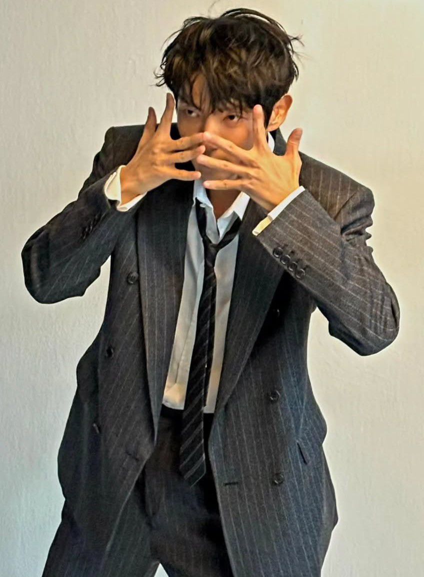 A moment captured by a fan of Lee Joongi