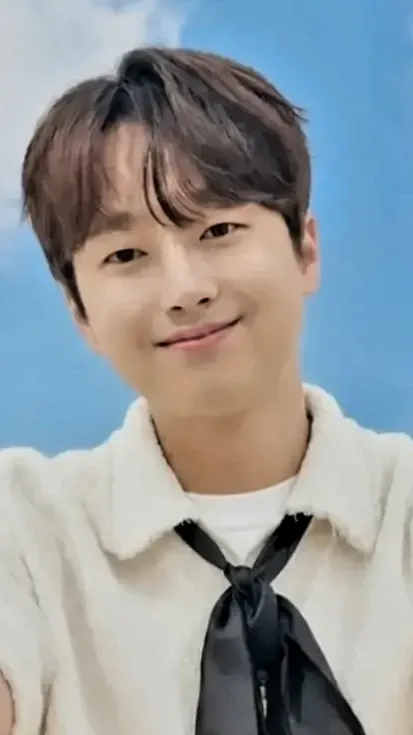 Emotional wallpaper shared by fans for Lee Chanwon