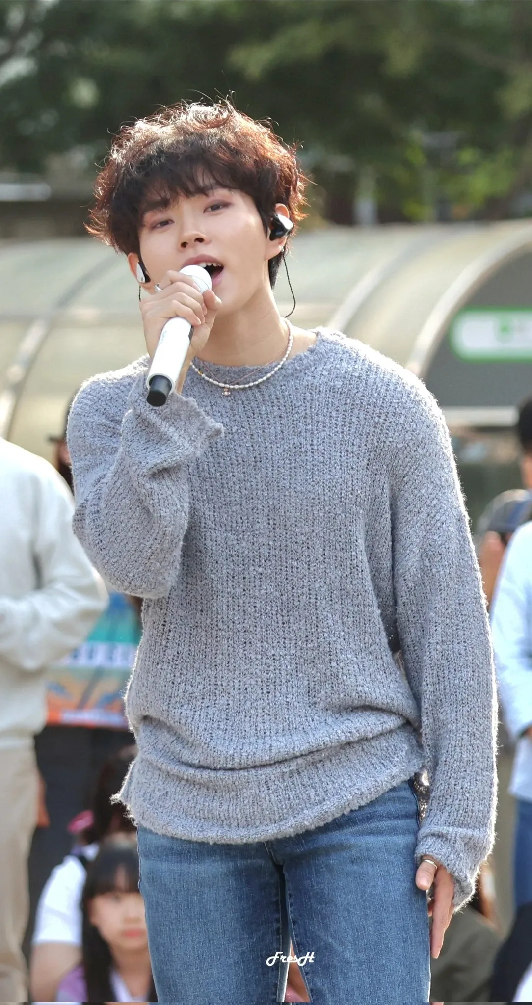 Emotional wallpaper shared by fans for Lee Byeongchan