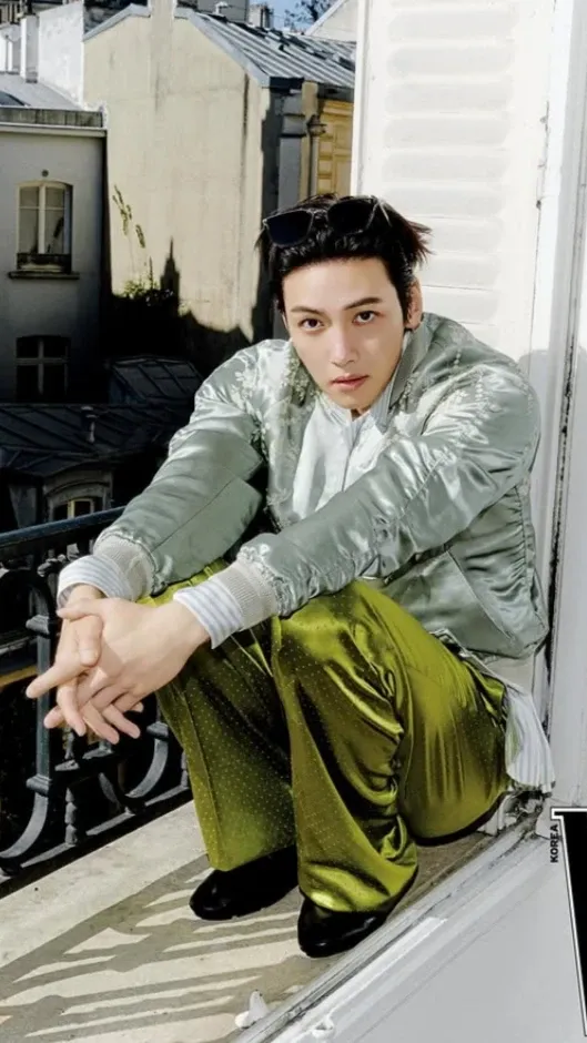 Behind-the-scenes cut of Ji Changwook