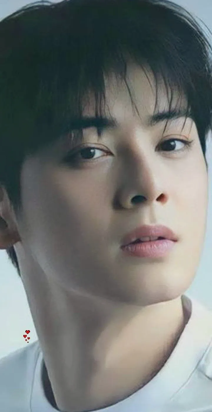Latest photo of Cha Eunwoo