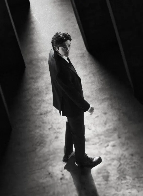 Behind-the-scenes cut of Park Hyungsik