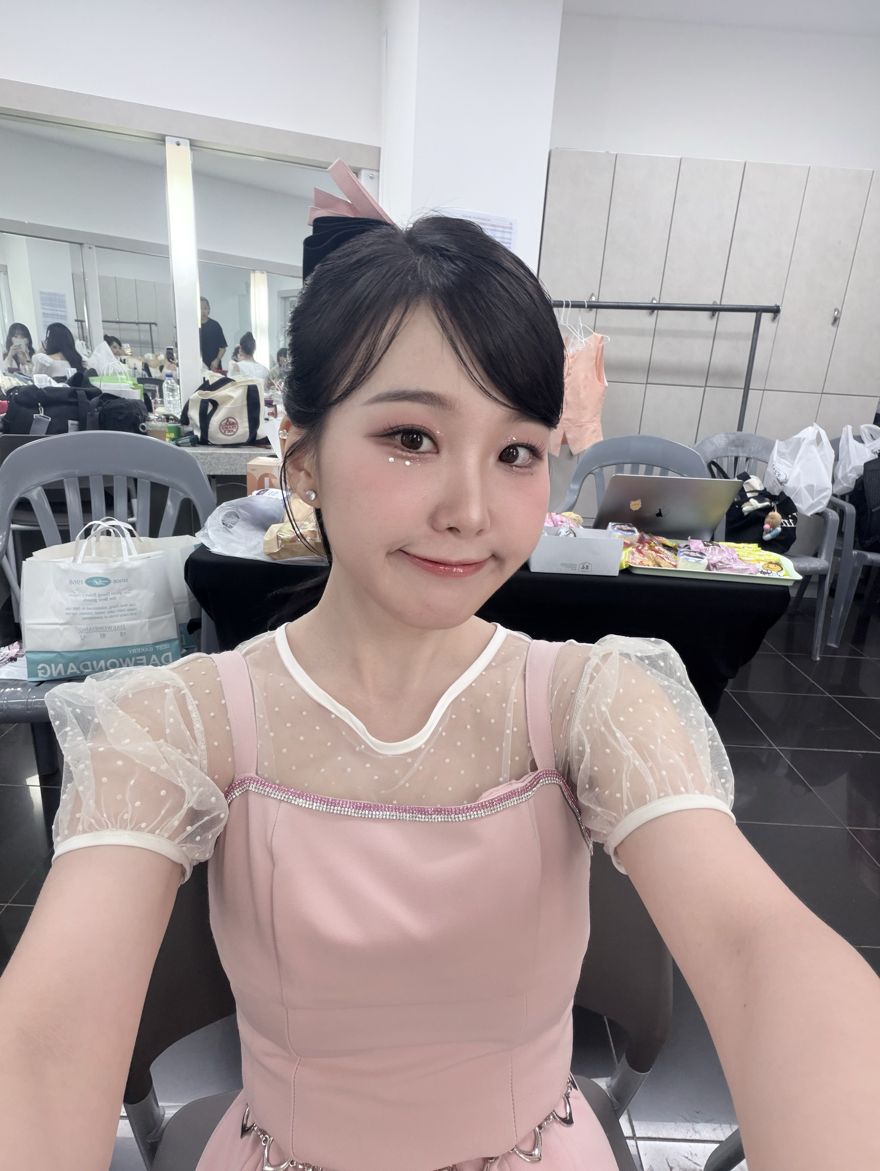 Behind-the-scenes cut of Hong Seongyun
