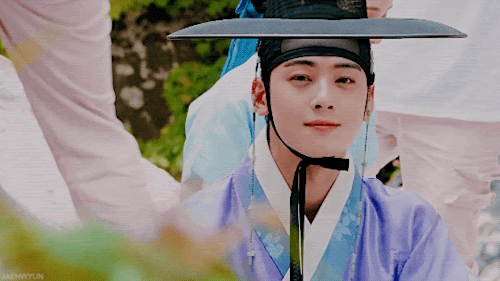 Behind-the-scenes cut of Cha Eunwoo