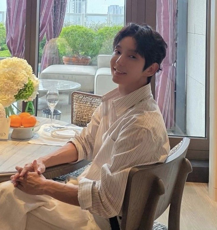 A moment captured by a fan of Lee Joongi