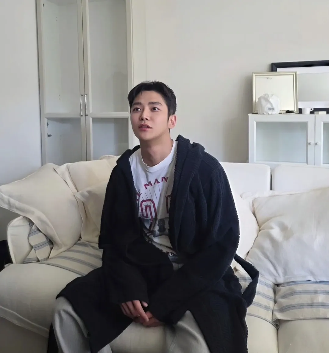 Foto kegiatan terbaru dari Rowoon