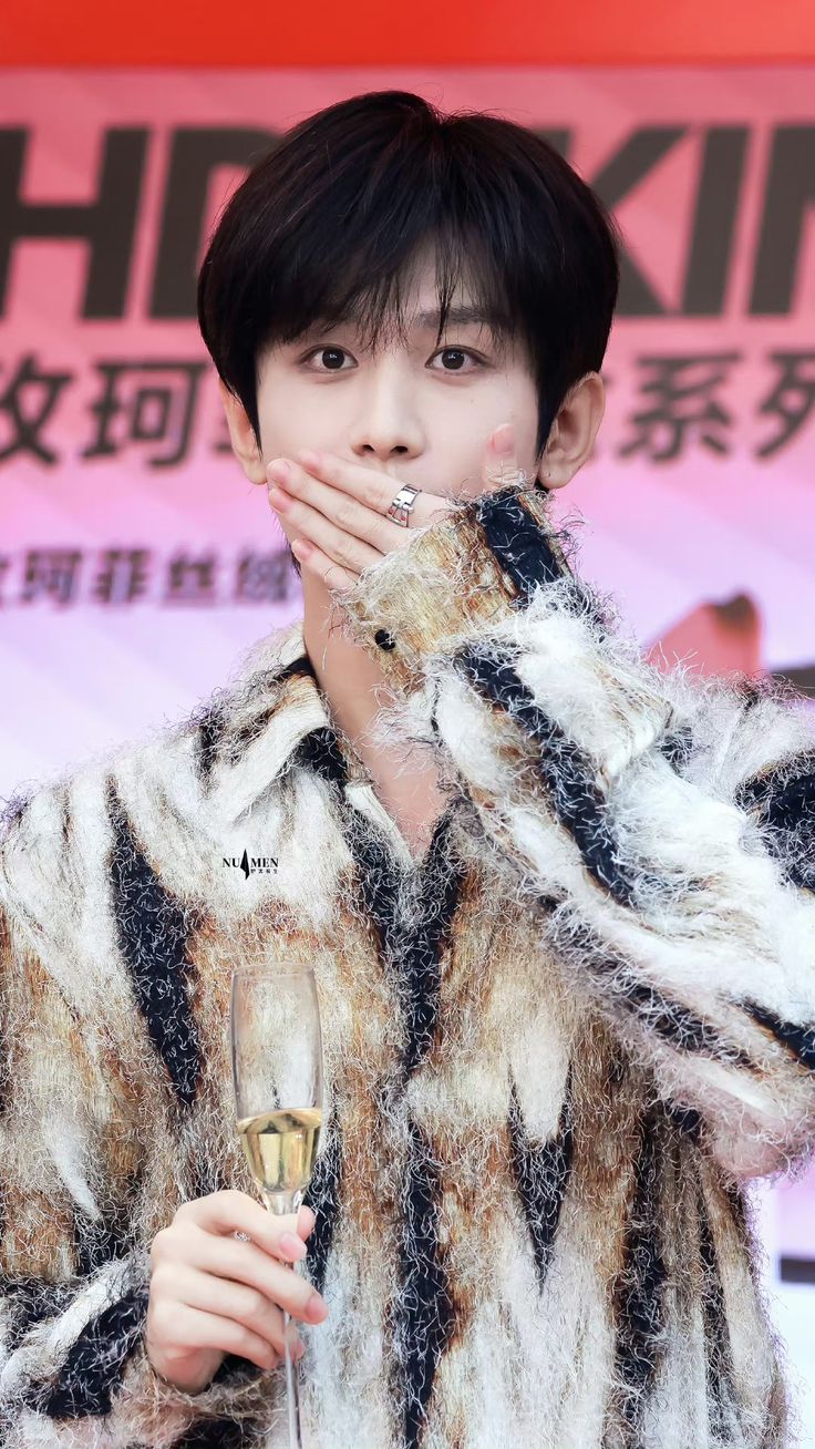 Behind-the-scenes cut of Cheng Yi