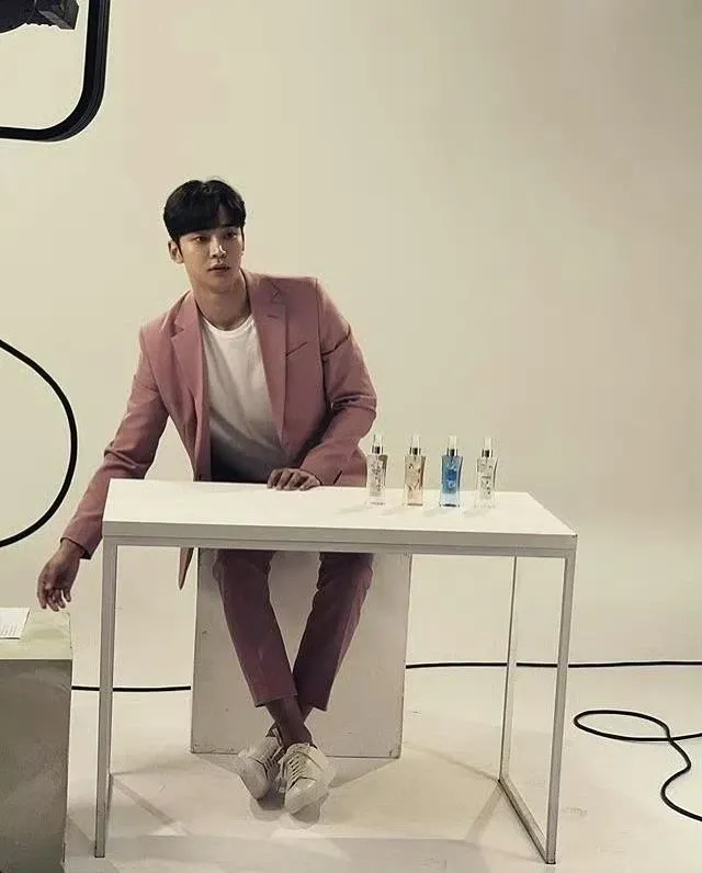 Cuplikan di balik layar dari Rowoon