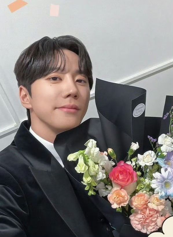 Behind-the-scenes cut of Lee Junyoung