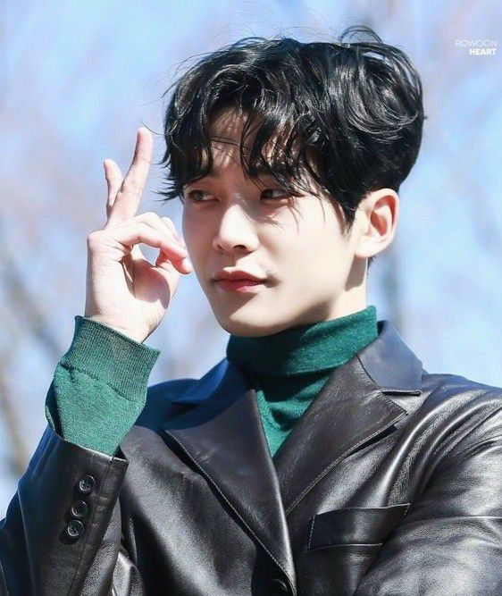 Foto kegiatan terbaru dari Rowoon