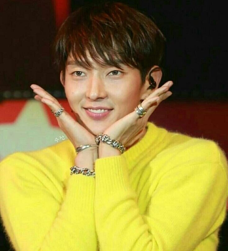 A moment captured by a fan of Lee Joongi