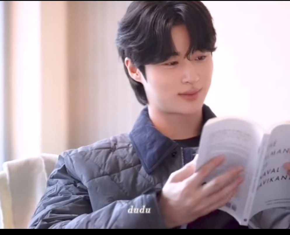 Behind-the-scenes cut of Byeon Wooseok