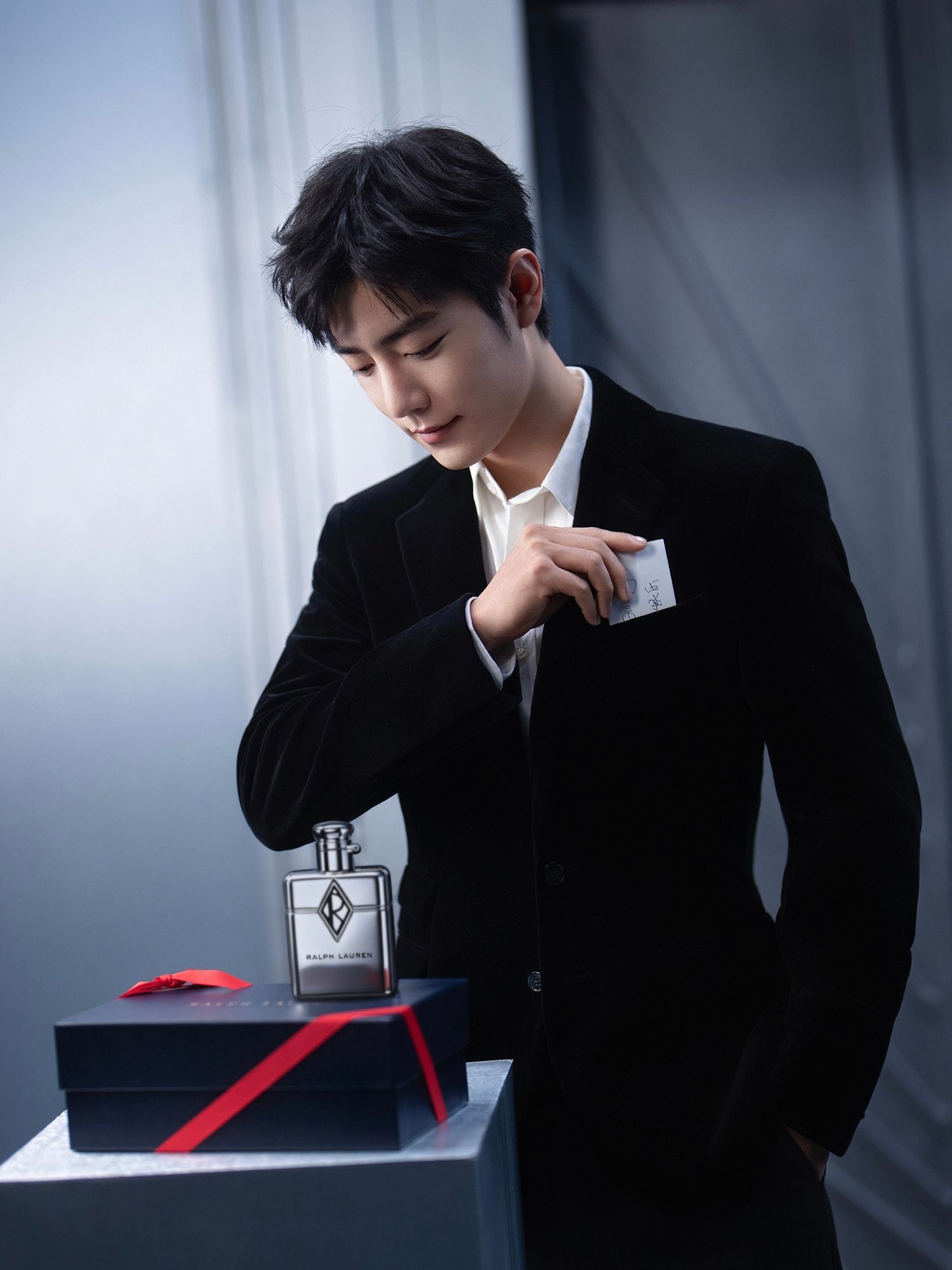 Behind-the-scenes cut of Xiao Zhan