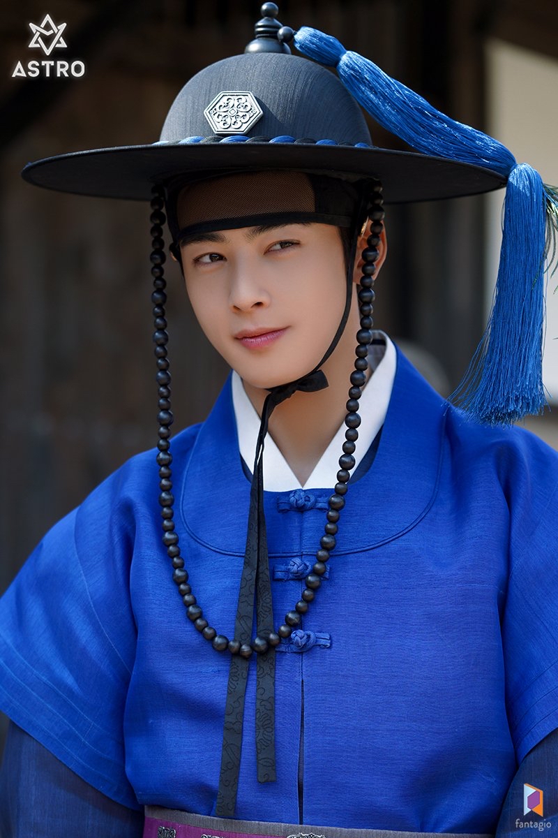 Behind-the-scenes cut of Cha Eunwoo