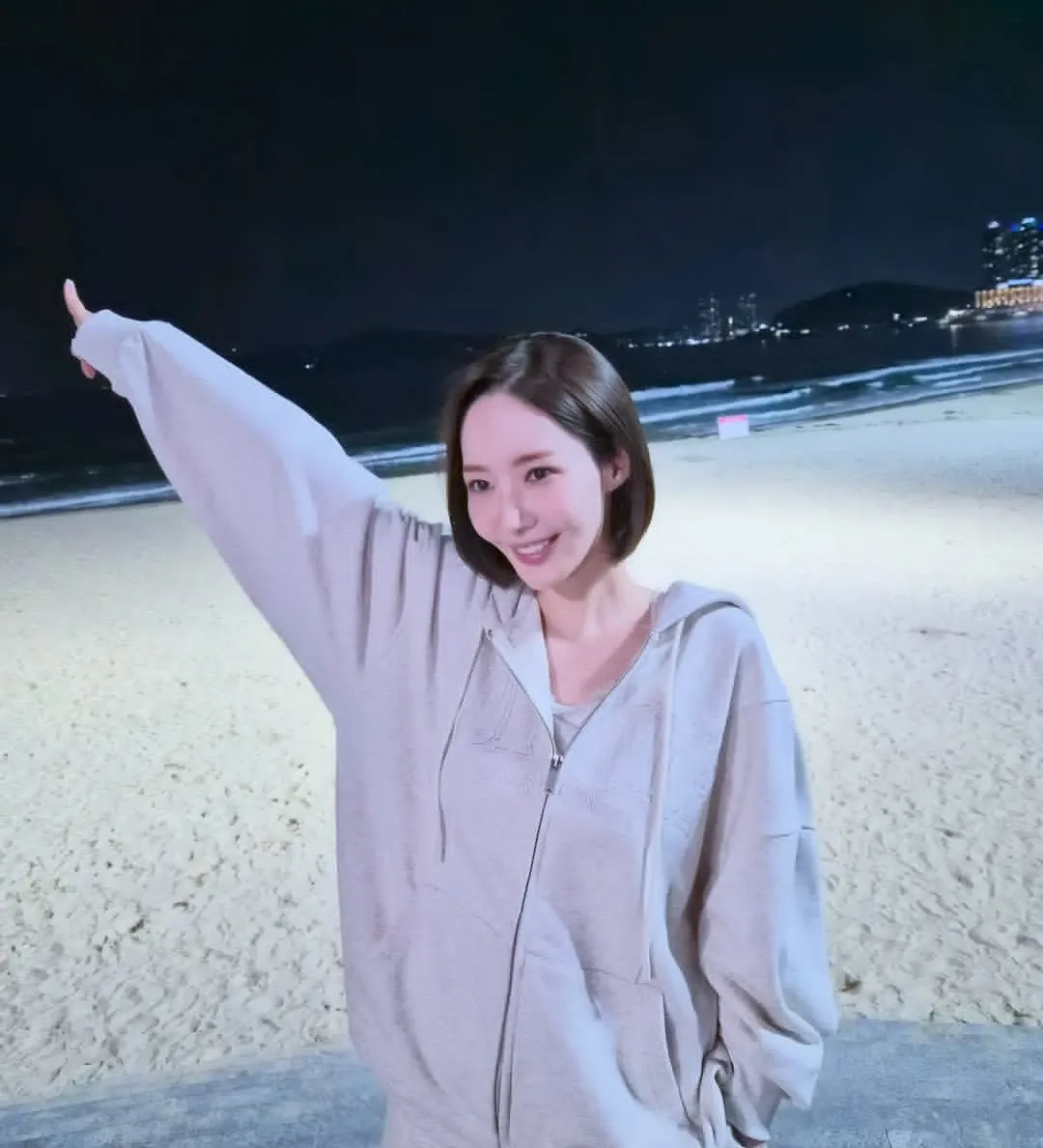 Behind-the-scenes cut of Park Minyoung