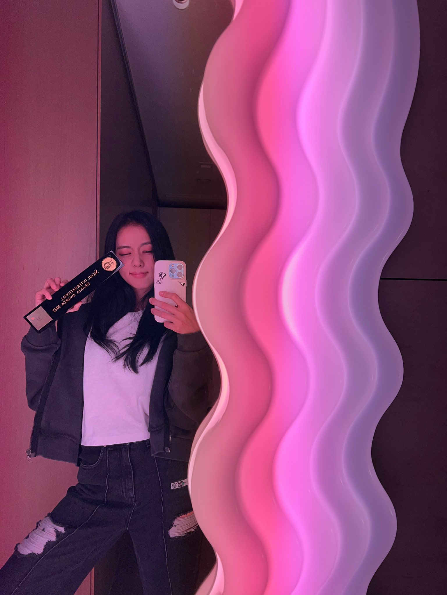 Behind-the-scenes cut of Jisoo (1995)
