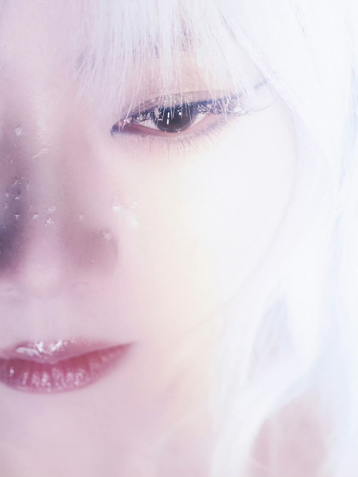 Behind-the-scenes cut of Tan Song Yun