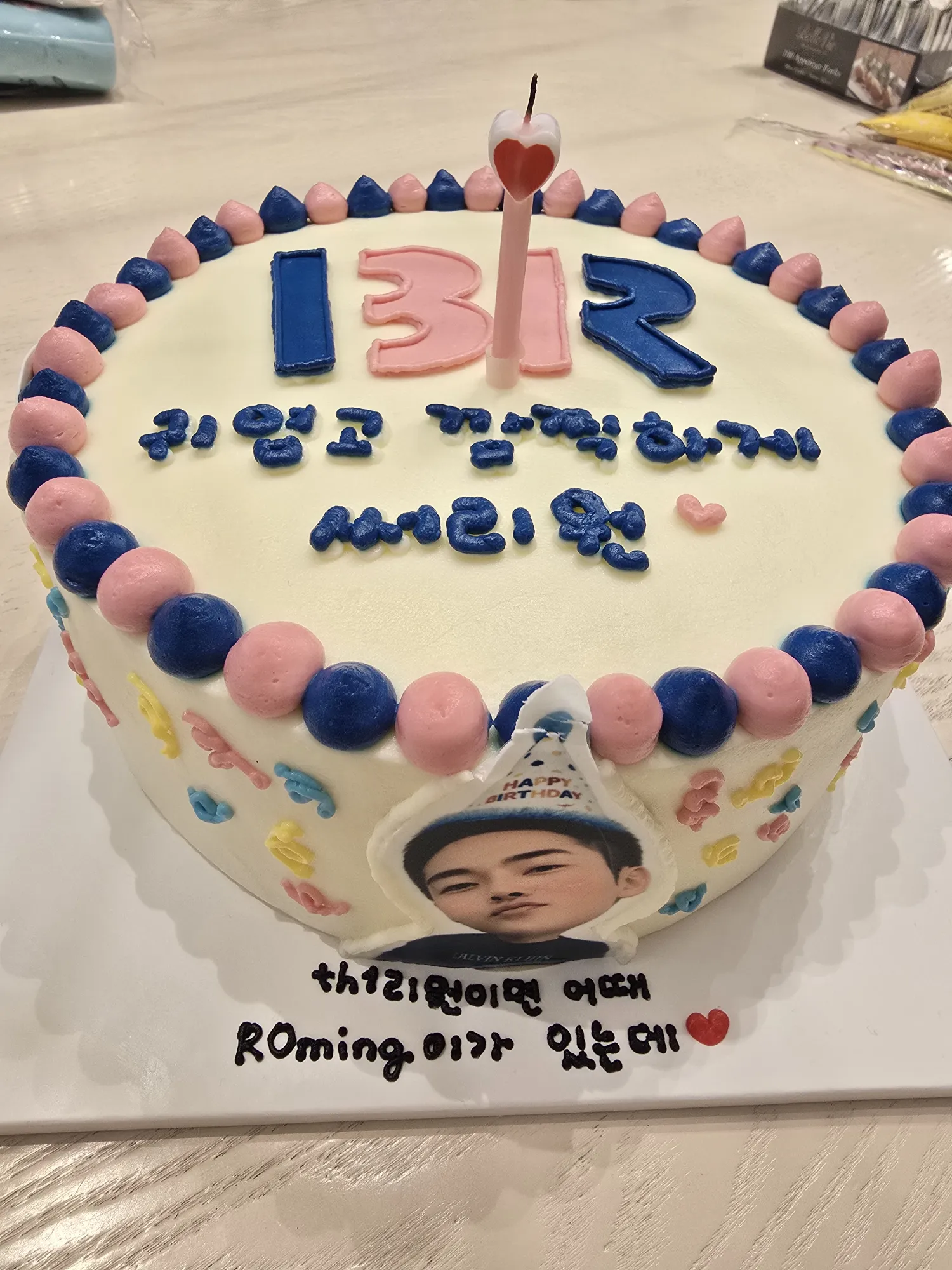 로운의 비하인드 컷