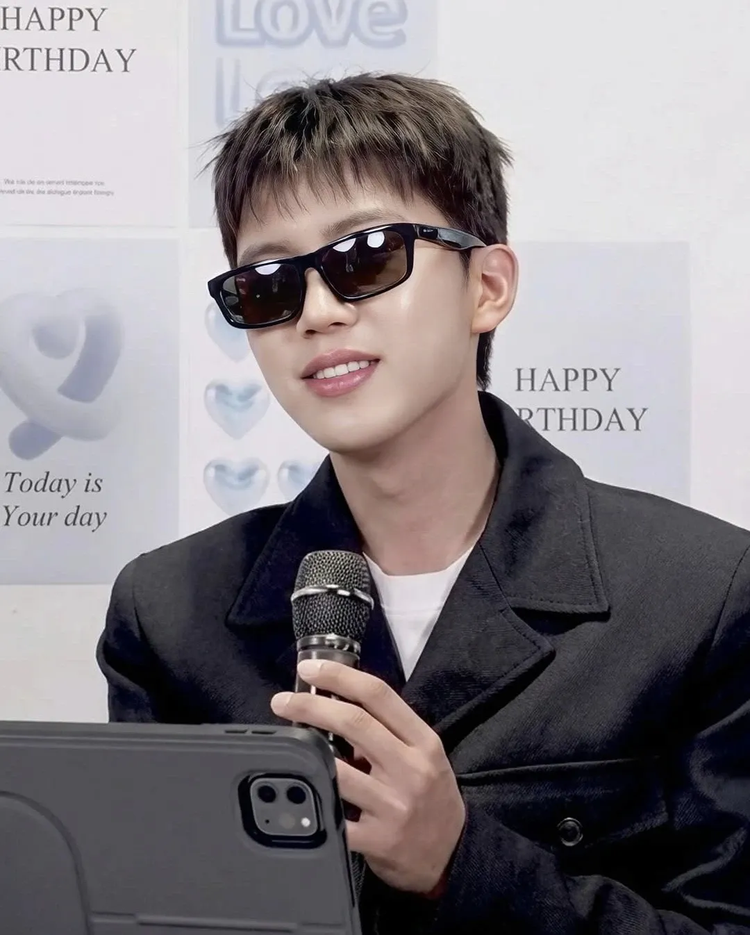 Behind-the-scenes cut of Lim Youngwoong