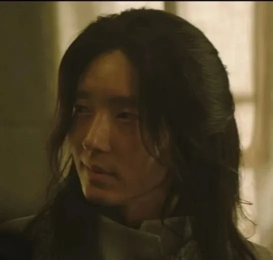 Behind-the-scenes cut of Lee Joongi