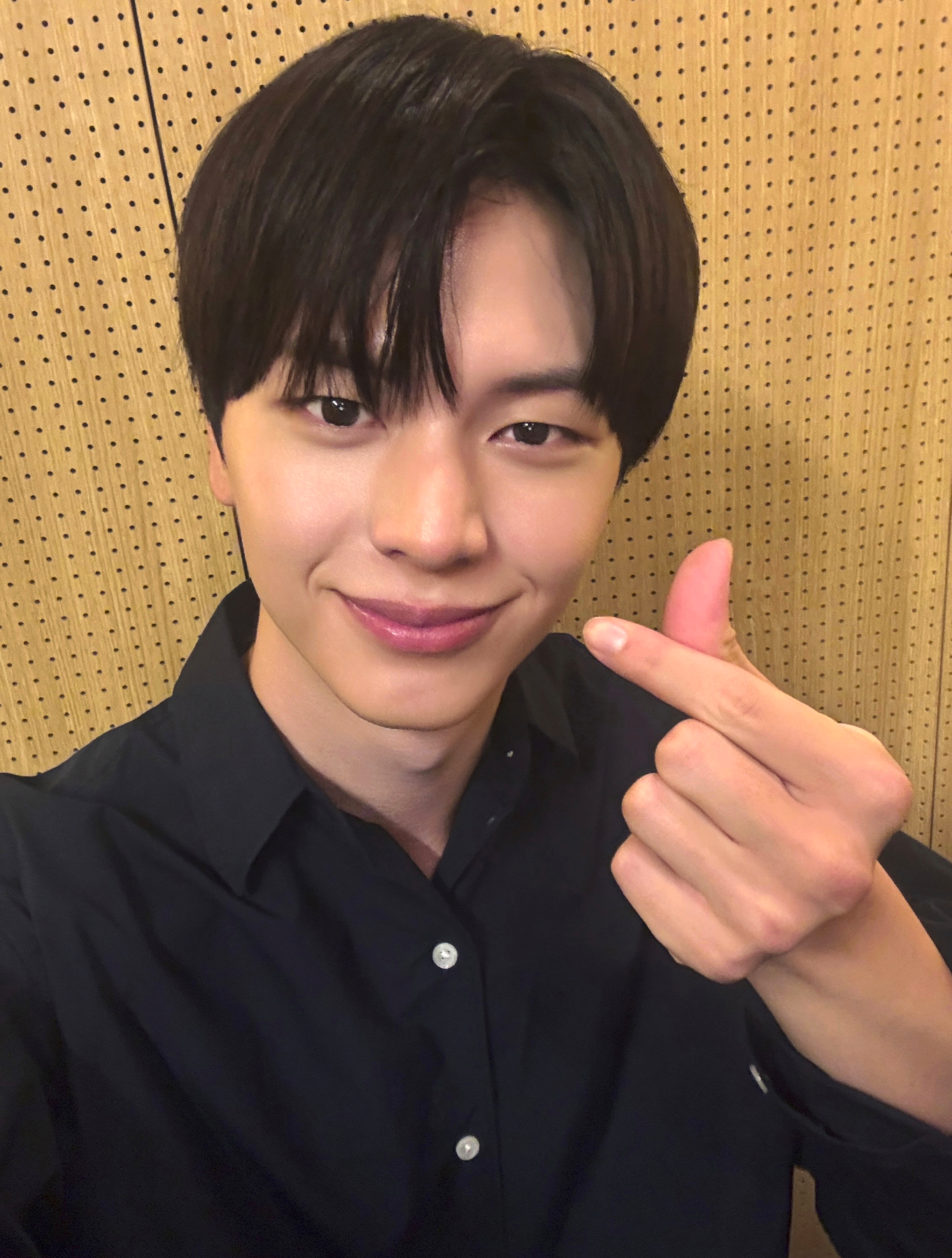 A moment captured by a fan of Yook Sungjae
