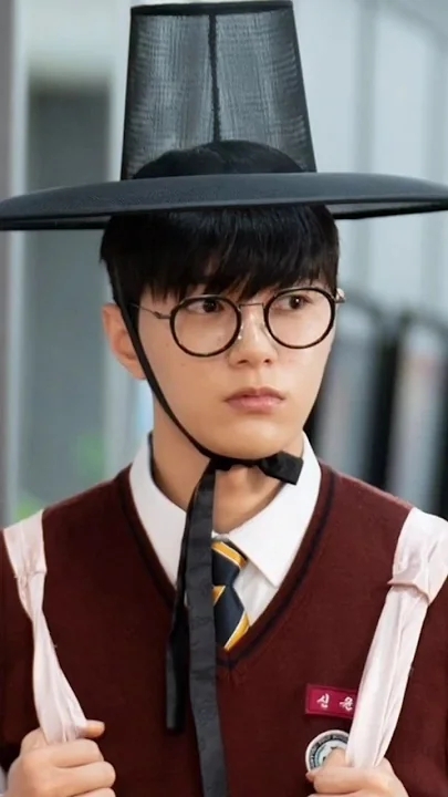 Special wallpaper made by Kim Myungsoo (L)'s fans