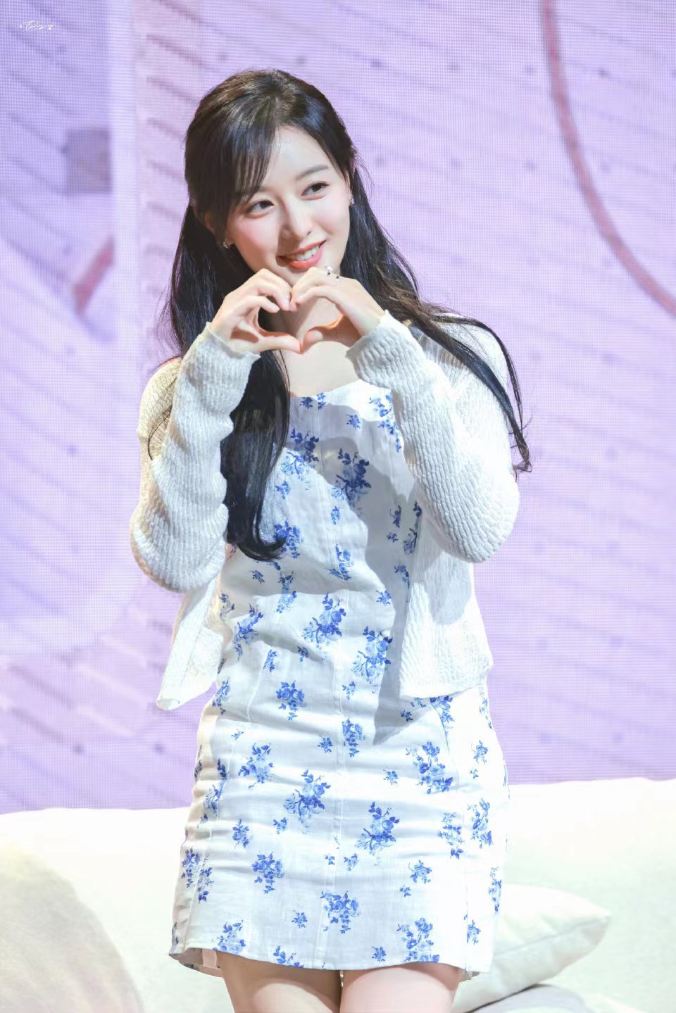 Behind-the-scenes cut of Kim Jiwon