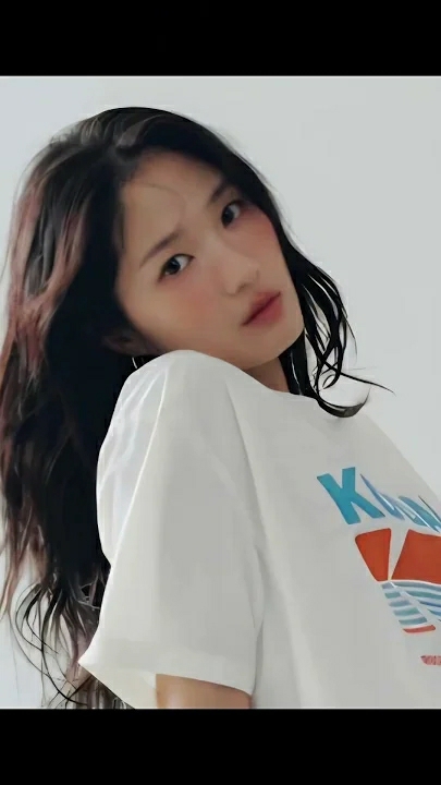 Emotional wallpaper shared by fans for Kim Hyeyoon