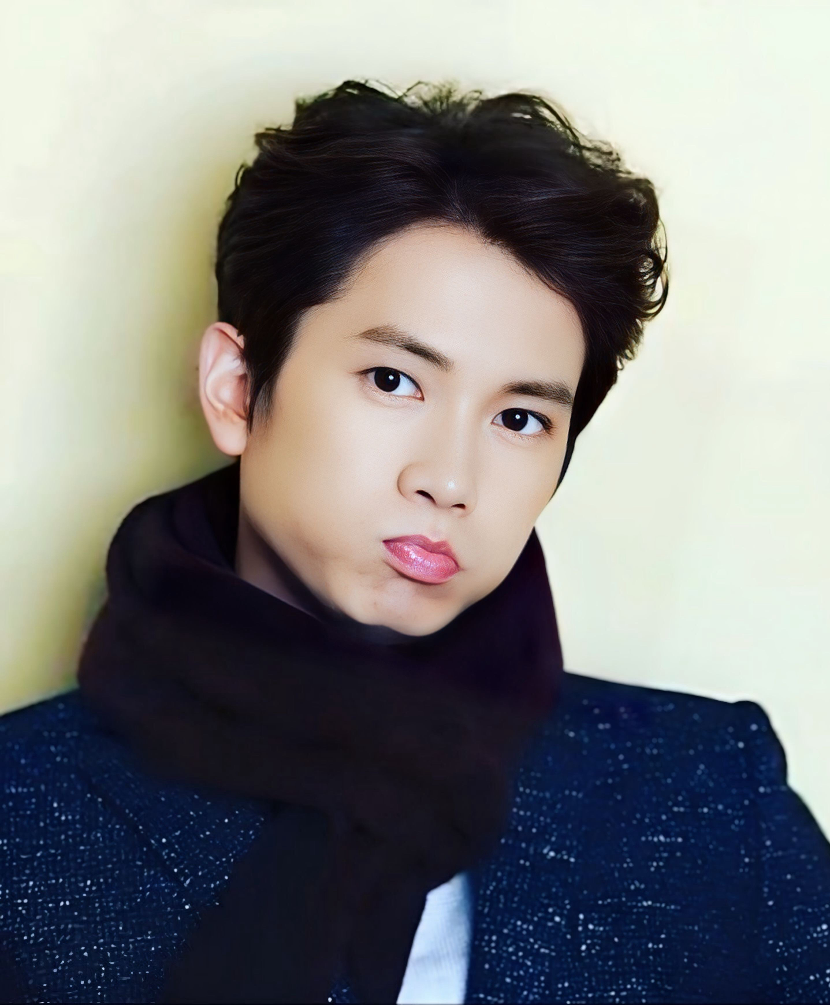 Behind-the-scenes cut of Ji Sung