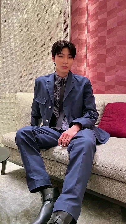 황인엽 최근 활동샷