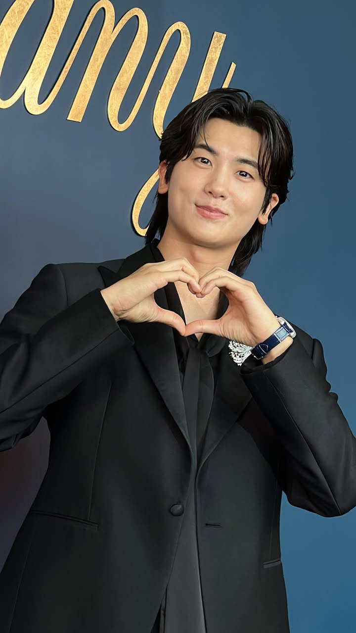 Emotional wallpaper shared by fans for Park Hyungsik